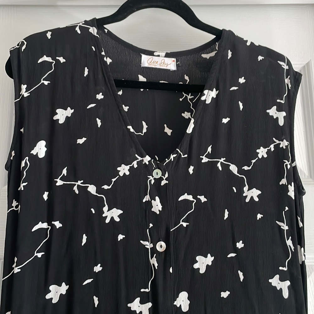 Black sleeveless Fighting Eel maxi dress